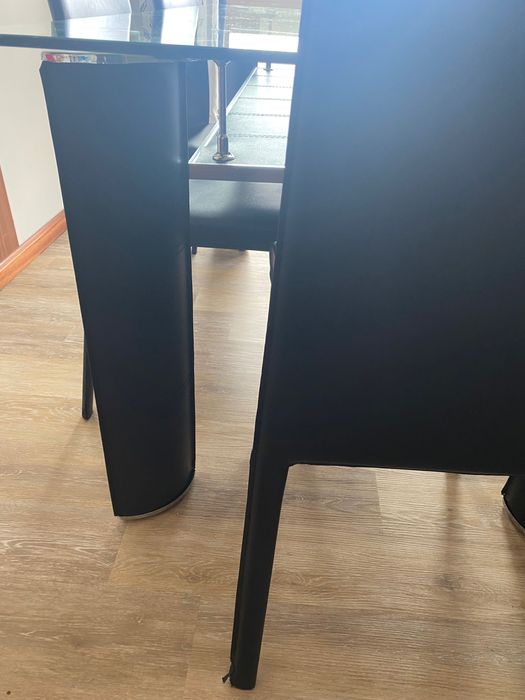 Mesa de sala com 4 cadeiras