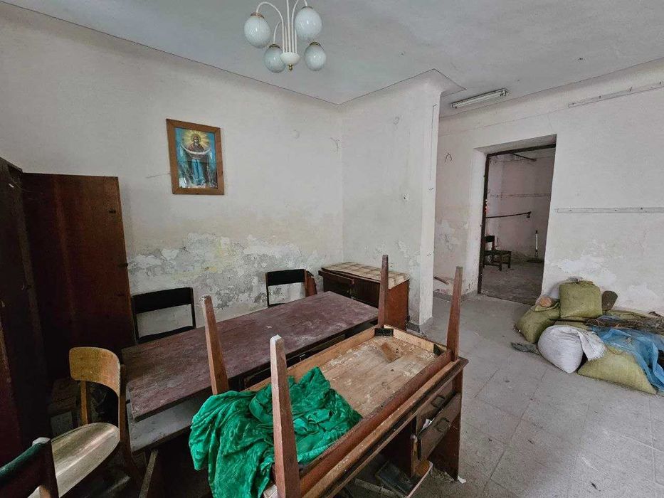 Продаж підвального комерційного приміщення на вул. Руська