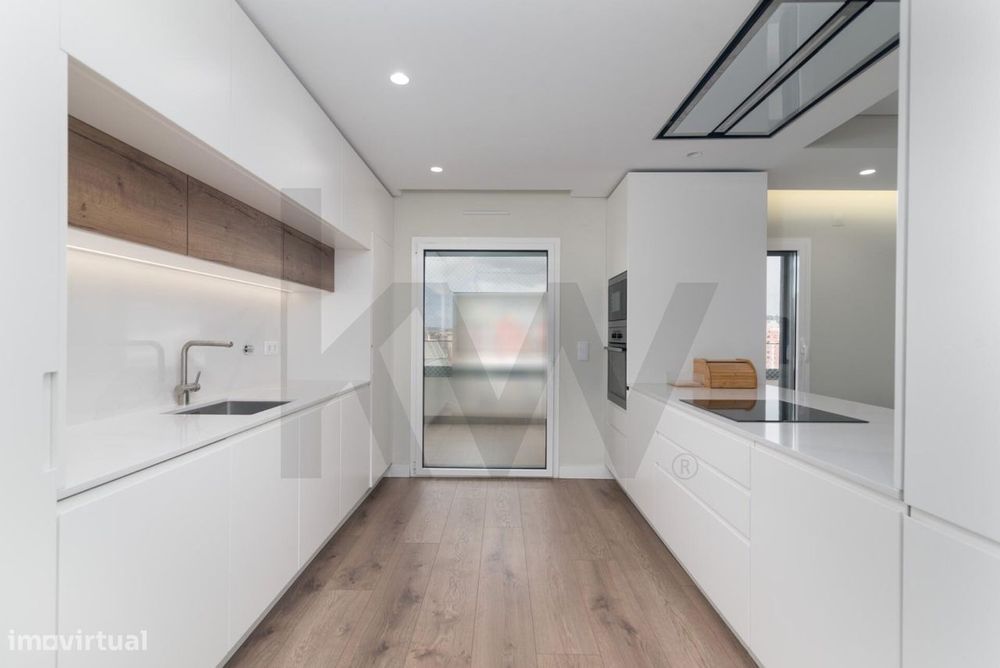 Apartamento T4 com 286 m2 - Varanda 53 m2 - Box para 4 viaturas 50 m2