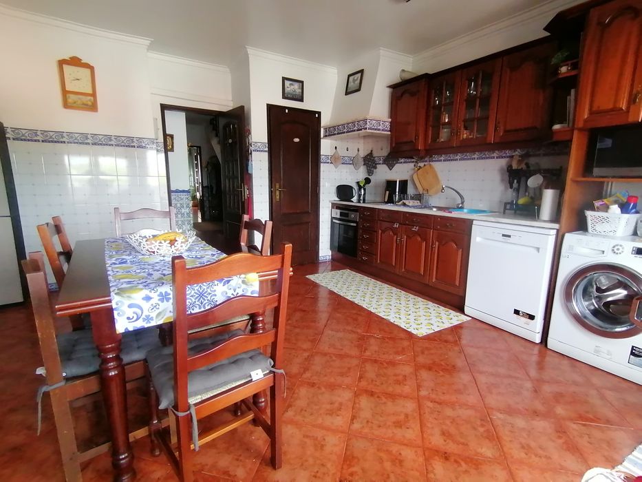 Apartamento Duplex t3 com estúdio T1 independente  em zona  central de Almeirim