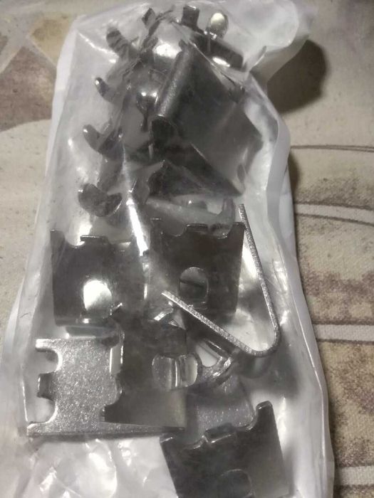 Uchwyt typu K do witryny sklepowej Klimasan. Komplet 12 sztuk