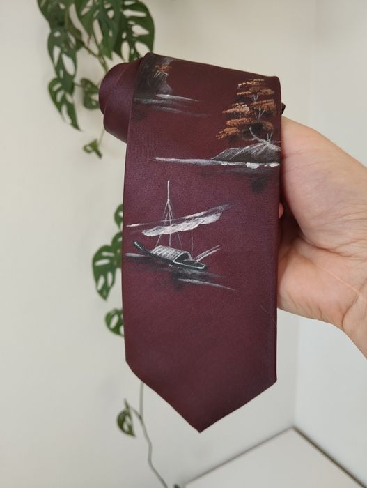 Krawat jedwabny 100% silk bordowy, burgundowy, w statki, łódki, 8,5 cm