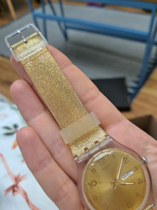 Złoty brokatowy zegarek swatch new gent