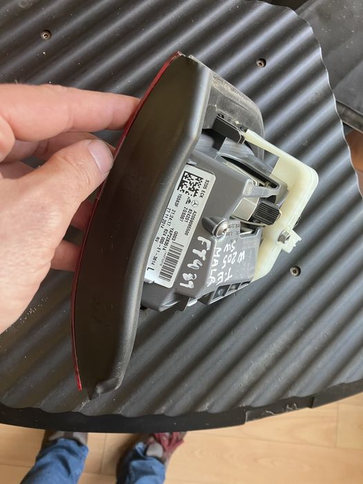 Farol traseiro esquerdo  mercedes c220 (w205)  mala