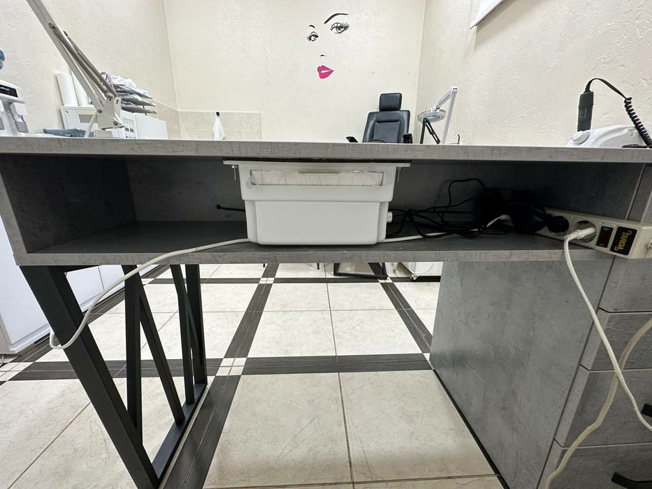 Стол для мастера маникюра с вытяжкой Teri