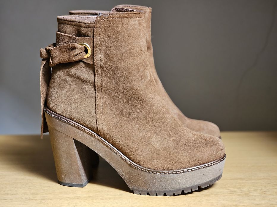 Botas novas (tacão) 39