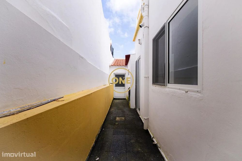 Moradia no centro de Ponta Delgada totalmente renovada