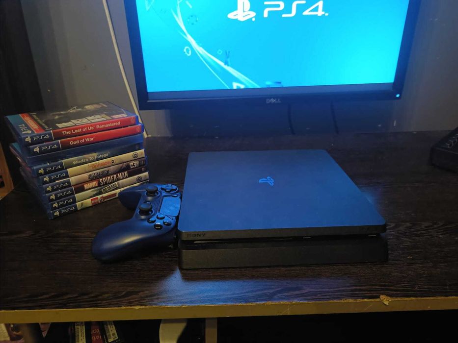Playstation 4 slim z jednym padem stan bardzo dobry + 10 gier