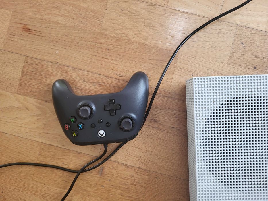 Xbox One S Digital 1TB + 6 Gier Stan Bdb