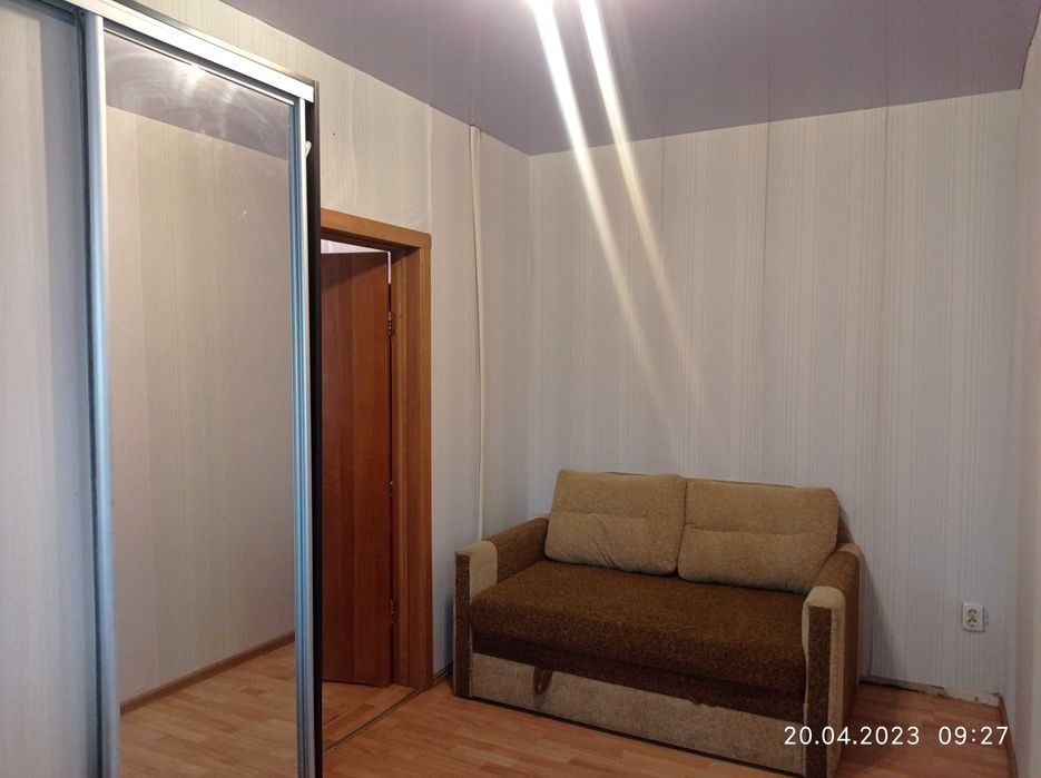 Подобово погодинно 2х кім квартир 6місць вода є постійно перший поверх