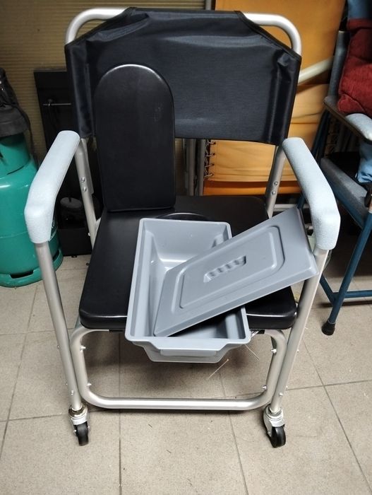 Cadeira de banho com sanita