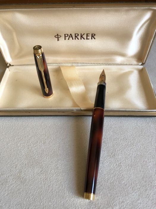 Caneta Parker 75 em Laca Chinesa Castanha com Aparo em Ouro 18 kilates