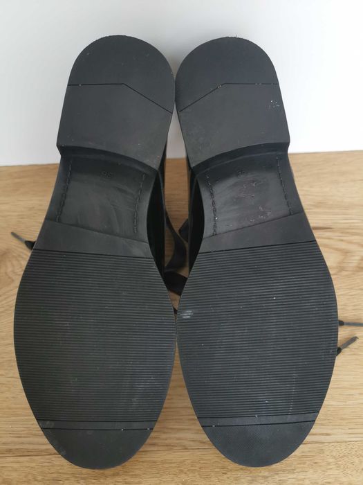 Sapatos pretos tipo verniz