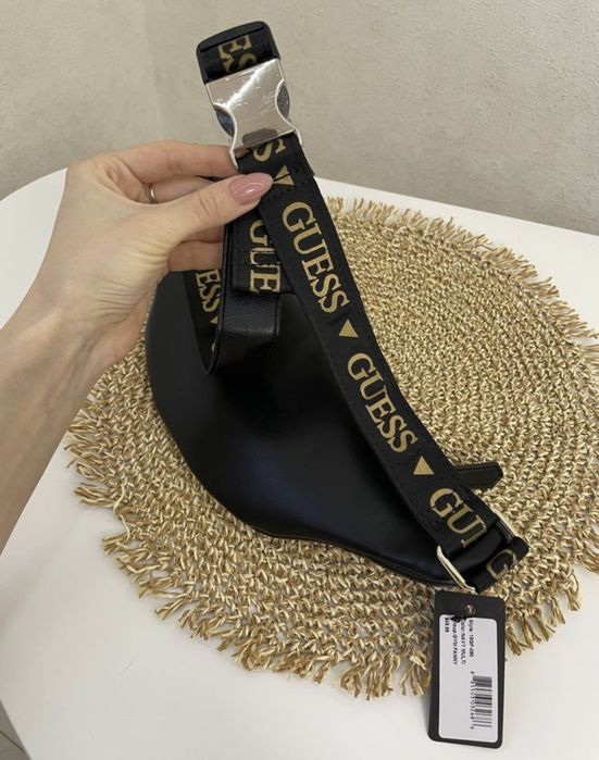 Promocja Guess elegancka nerka saszetka na każdą okazję