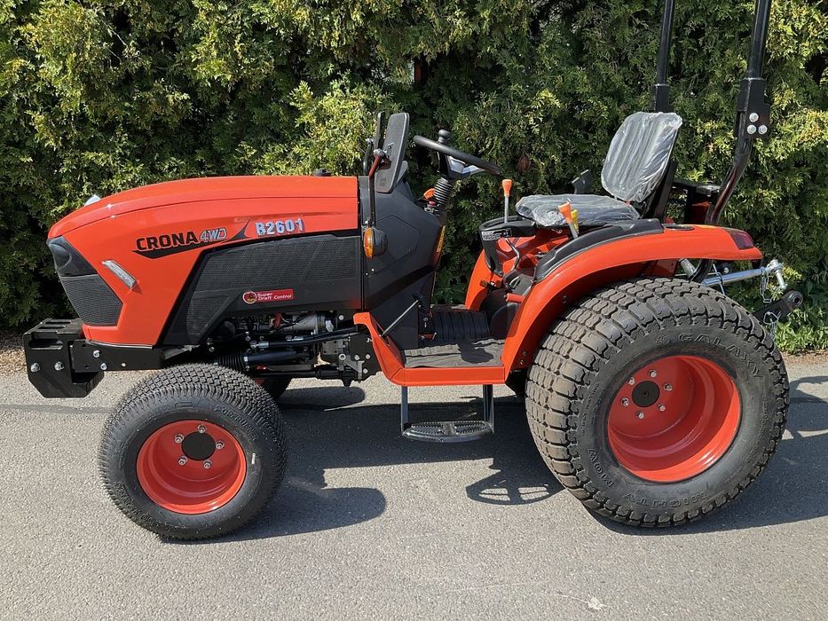 Nowy Minitraktor CRONA CR2601X 26KM | 4x4 | 9 biegów | Podnośnik 750kg | EURO 5 | 2026