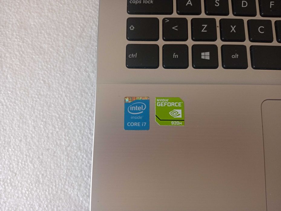Asus Vivobook X555L i7 5500U + Geforce 920M + 8GB RAM + SSD