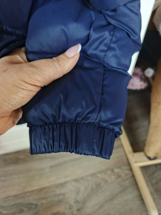 Ciepła kurtka zimowa z kapturem Benetton