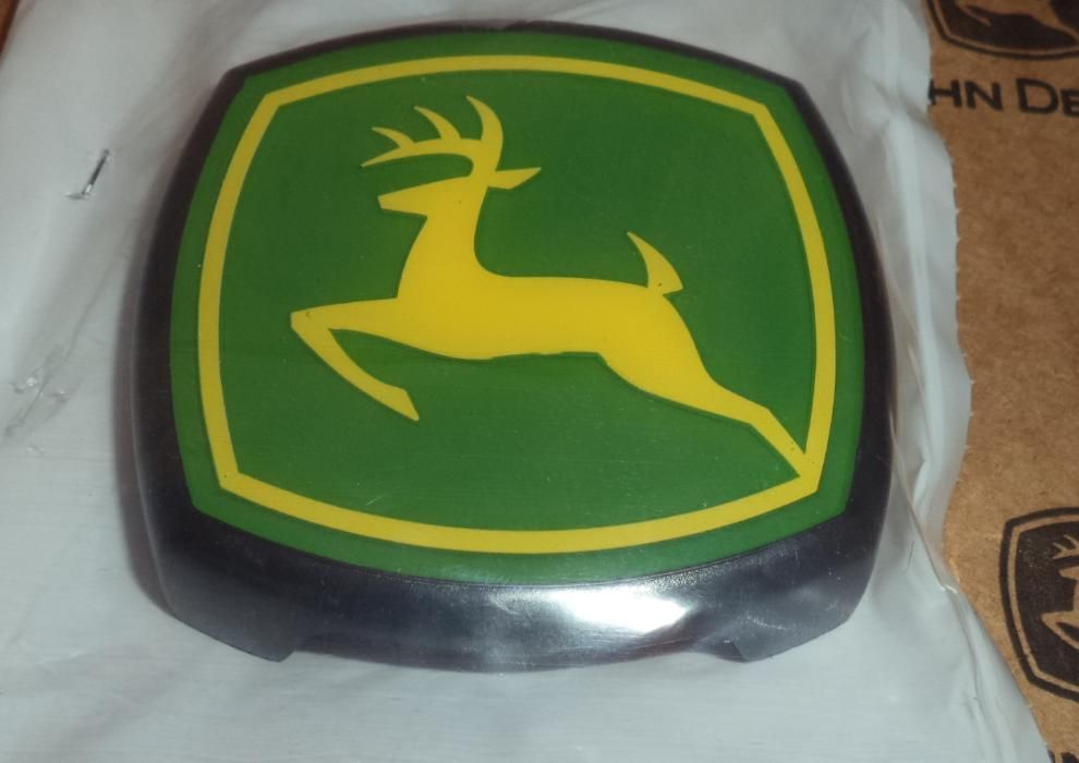 Logo John Deere w maskę L153813