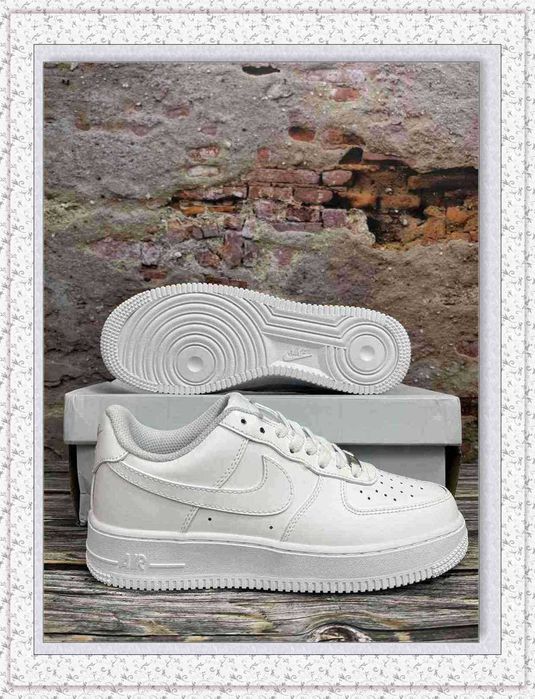 Sapatilhas Nike Air Force 1 branco com atacadores