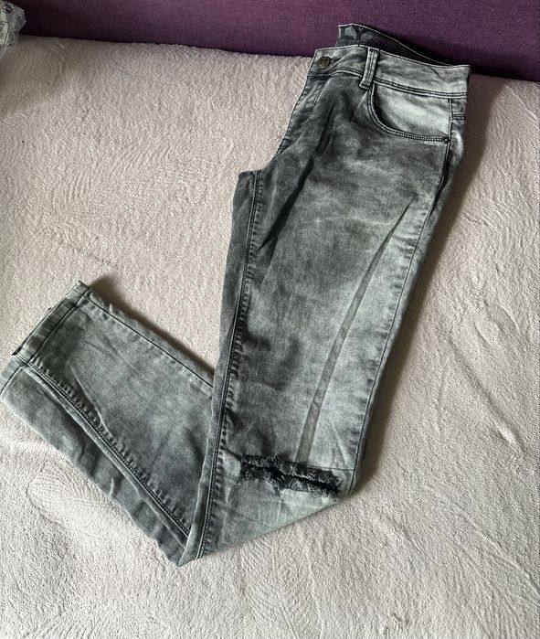 Джинсы скини42-44 р рваные