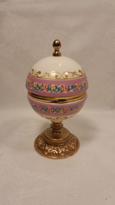 Zabytkowy budzik w stylu ACF Sevres.