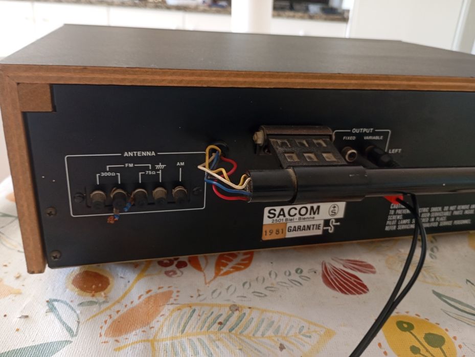 Akai AT 2400 Tuner Rádio