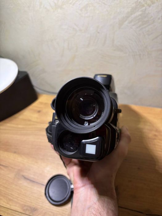 видеокамера Sharp C760