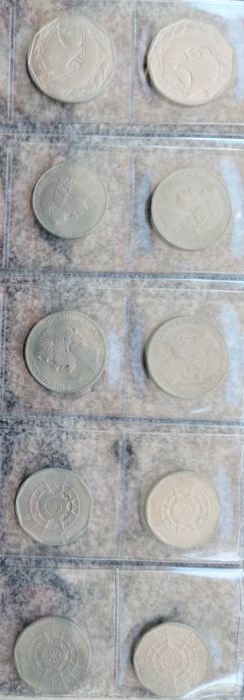 Caderneta com 21 Moedas de 20, 25 e 50 Escudos, das últimas décadas da República (anos 70, 80 e 90)