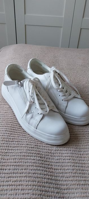 Białe sneakersy SKÓRZANE damskie na platformie z suwakiem trampki VENEZIA LASOCKI 39