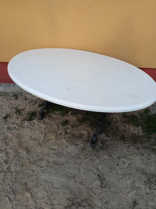 Stol zeliwny uzywany