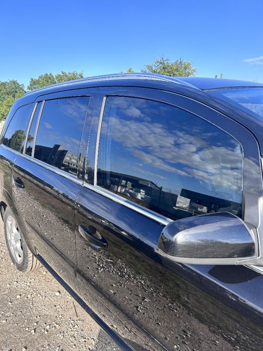 автомобіль  Opel Zafira