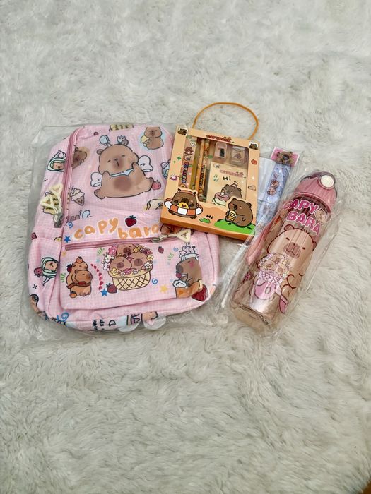 Kit Mochila + Garrafa + Acessórios Capivara