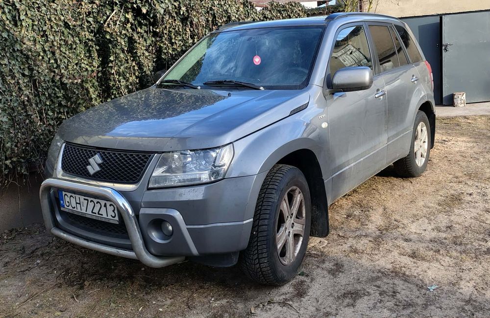 Suzuki Grand Vitara Sprzedam Suzuki Grand Vitarę II 1,9 DDiS z uszkodzonym silnikiem