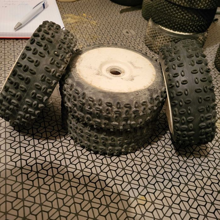 Vendo pneus RC várias marcas (PROLINE, AKA, Kyosho, Mugen, Associated)