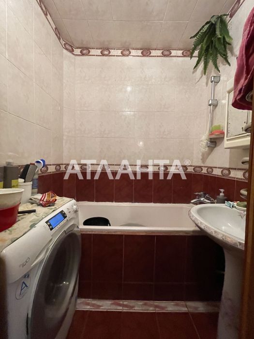 Трехкомнатная квартира с большой кухней студией