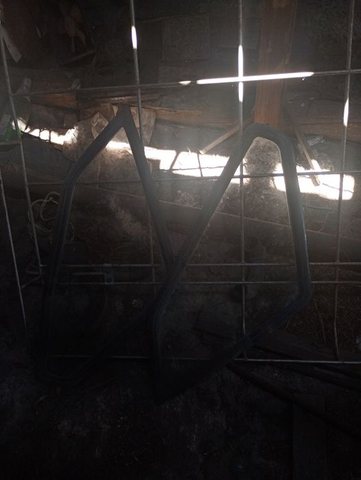 Продам два стекла 2108