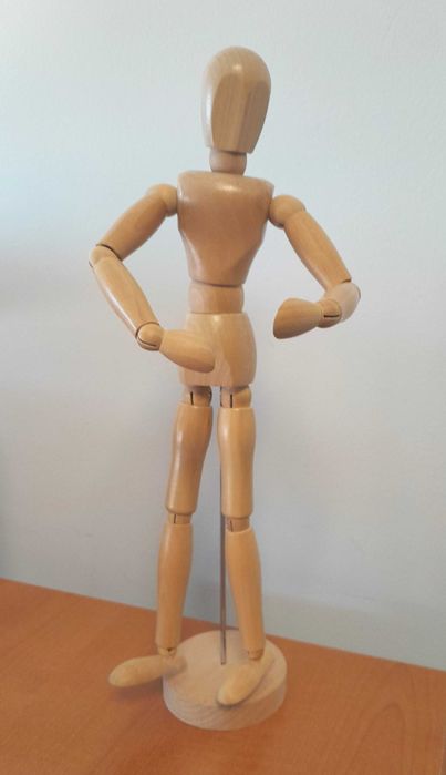 Boneco de madeira articulado