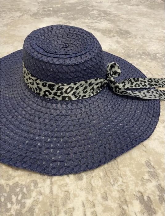 Жіночий пляжний капелюх