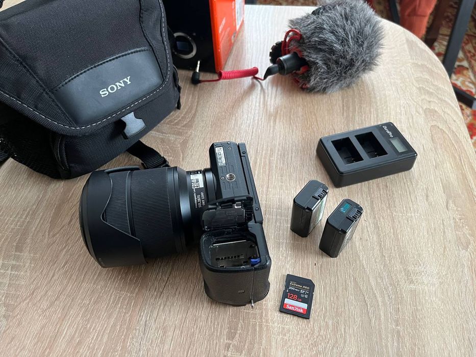 Терміново продам Sony a6300 + 28-70 + rode