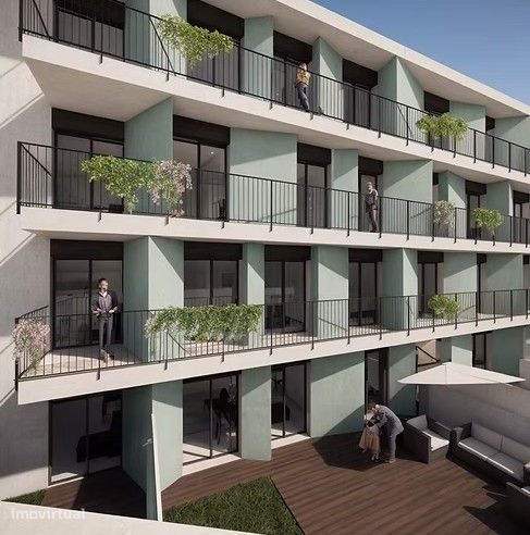 Apartamento T0 com garagem, ar condicionado e elevador