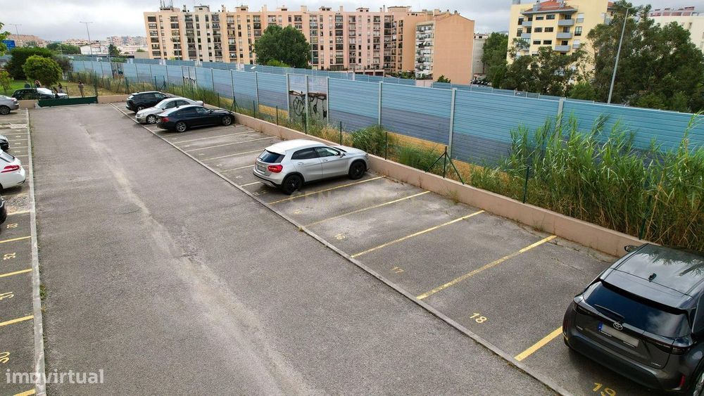 Garagem, Lumiar, Rua Frederico George - Alto da Faia