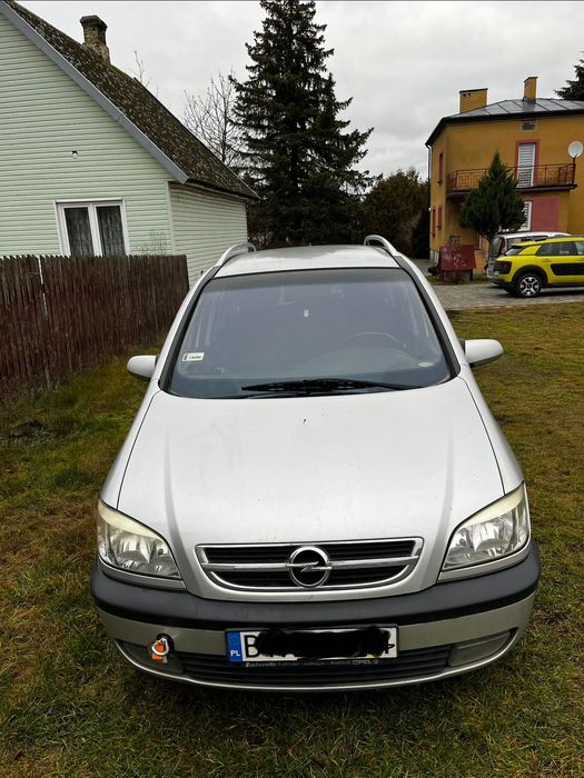 Opel zafira 2003 uszkodzony