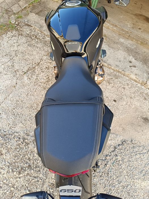 Honda CB650R 2019 | 95cv | 24.000 km | Quickshifter | Dominator