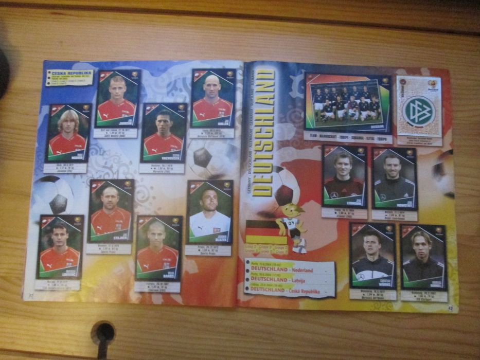 Caderneta completa de cromos Panini EURO 2004 - como nova