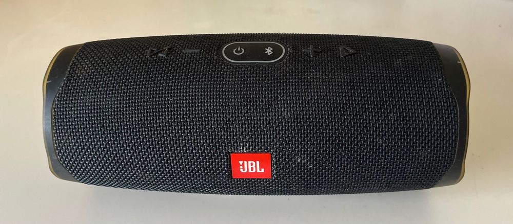 Coluna JBL avariada