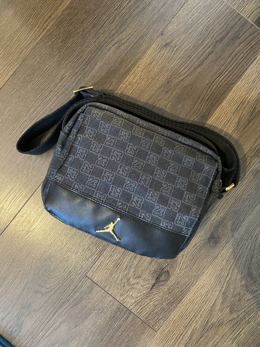Сумка Jordan.