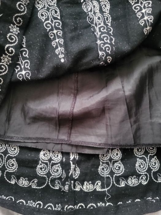 Haftowana spódnica r. 134