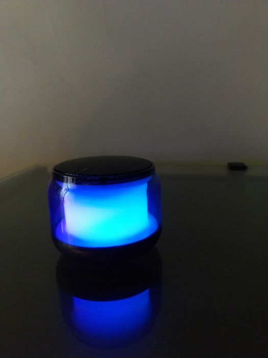 Coluna com ligação bluetooth e iluminação a led