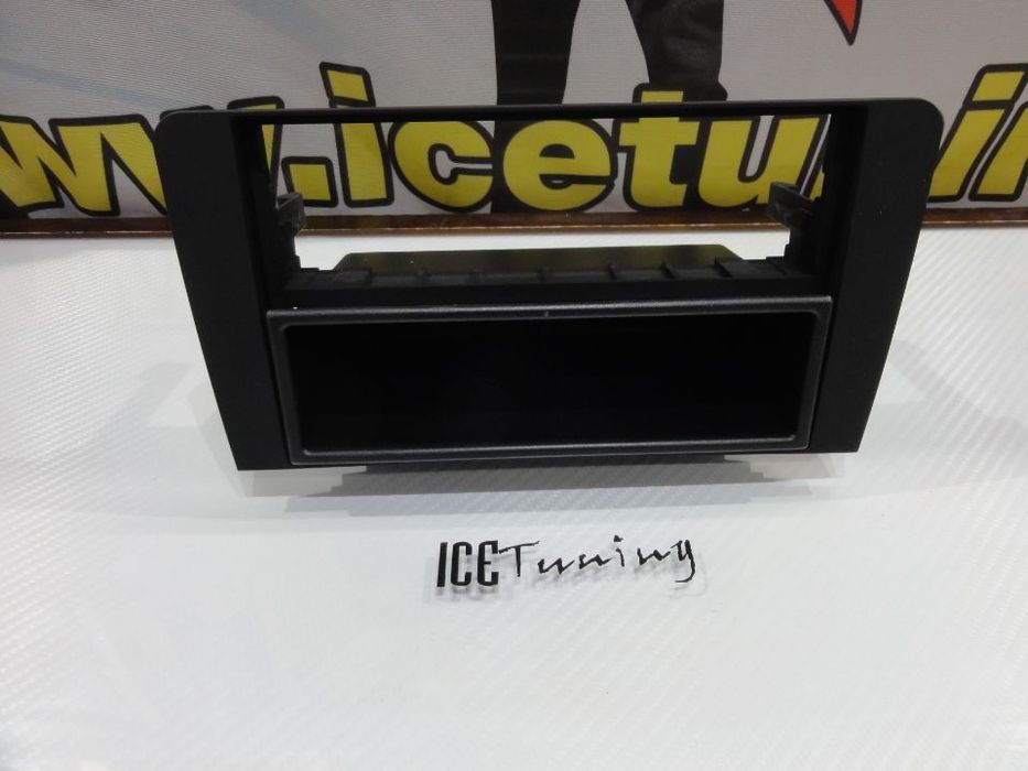 Frente adaptadora para radio universal 1 ou 2 / duplo DIN com gaveta para audi A3 8P 2003-2013
