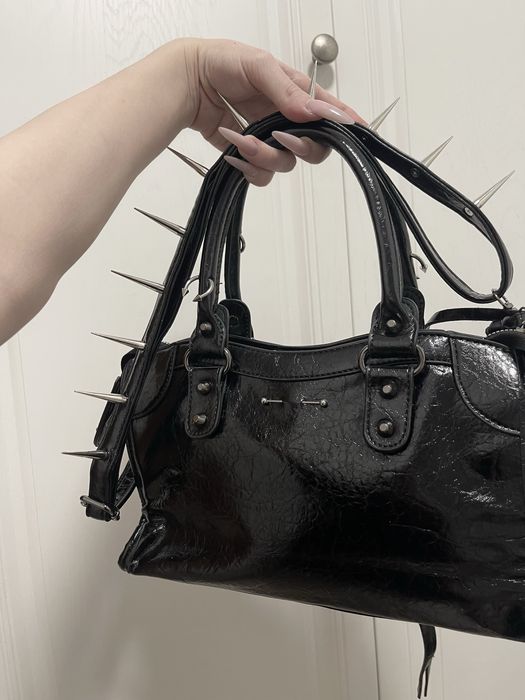 Сумка с шипами, сумка city bag type, сумка opium, сумка с пирсингом